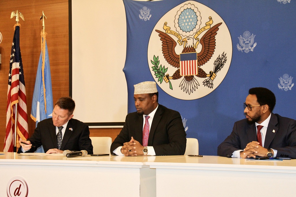 Heshiiska lagu saxiixay Muqdisho.jpg